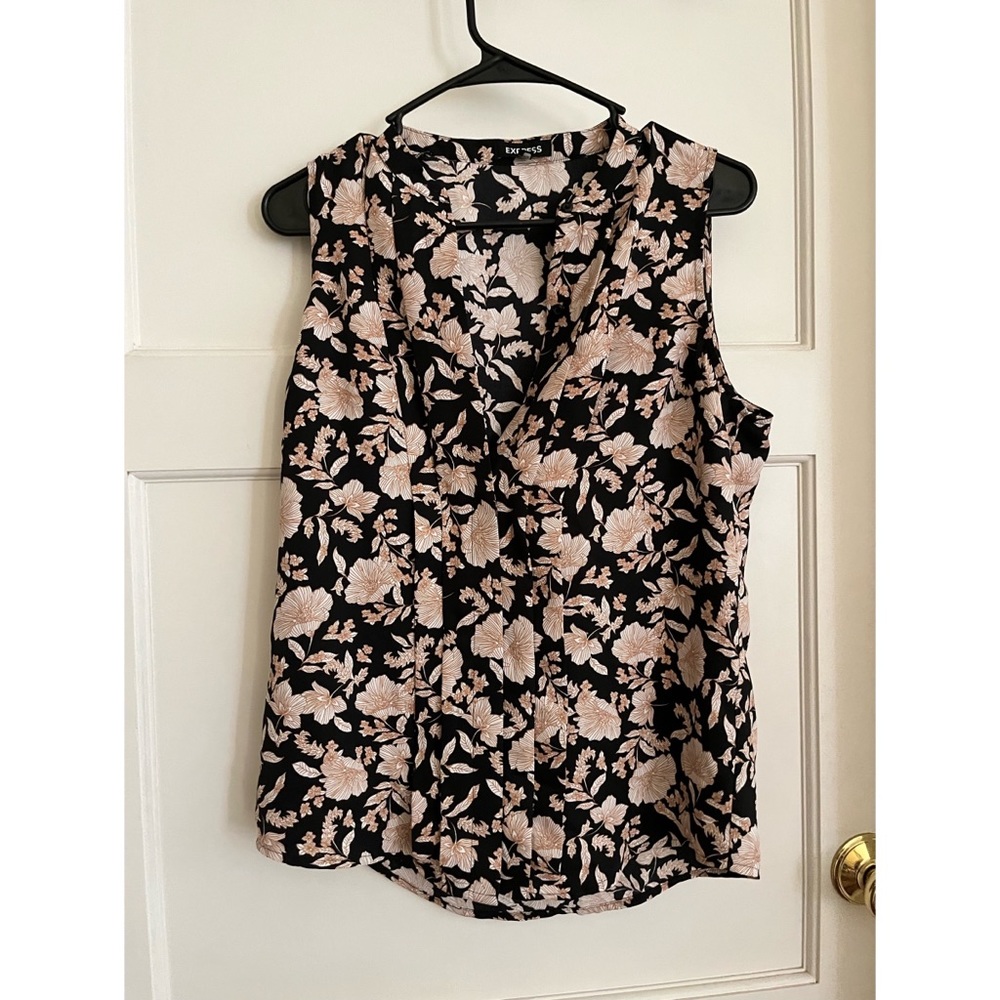 Express Sleeveless Floral Blouse